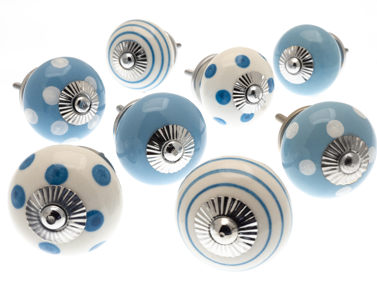 Boutons de porte en céramique bleu pâle - Points peints à la main (Ensemble de 8)