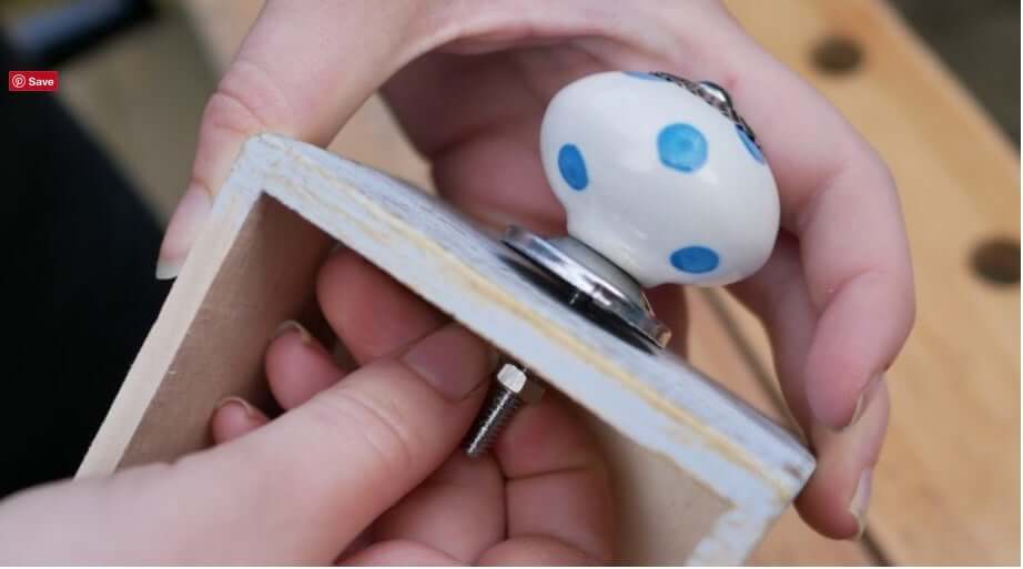 How to fit door knobs